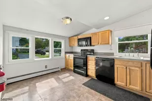 33 Schwarz Blvd, Jefferson Township, NJ 07849 - Photo 12