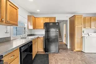 33 Schwarz Blvd, Jefferson Township, NJ 07849 - Photo 14