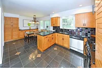 2 Pueblo Cir, Wayne, NJ 07470 - Photo 10