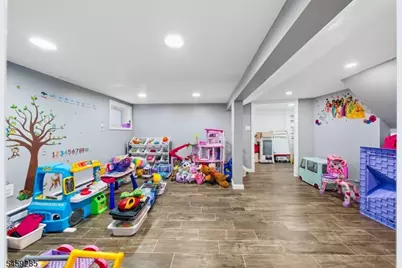 214 W 17th St, Linden, NJ 07036 - Photo 8