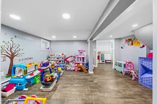 214 W 17th St, Linden, NJ 07036 - Photo 8