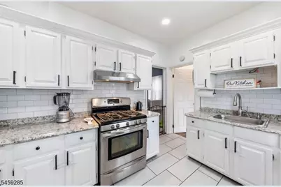 214 W 17th St, Linden, NJ 07036 - Photo 6