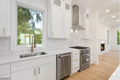 13 Harding Pl, Livingston, NJ 07039 - Photo 8