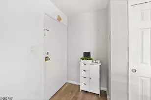 32 Woodedge Ave, Edison Twp., NJ 08817 - Photo 16