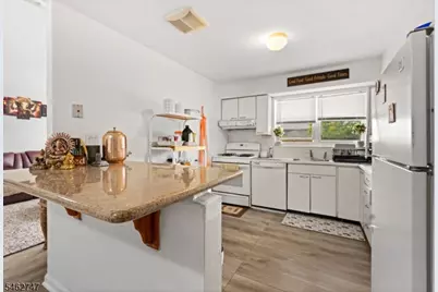 32 A-6 Woodedge Ave #6, Edison Twp., NJ 08817 - Photo 4