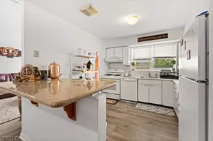 32 Woodedge Ave, Edison Twp., NJ 08817 - Photo 4