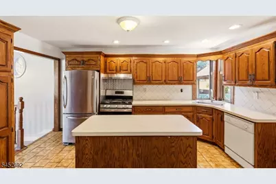 25 Corsi Rd, Bloomfield, NJ 07003 - Photo 8