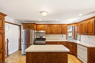 25 Corsi Rd, Bloomfield, NJ 07003 - Photo 8