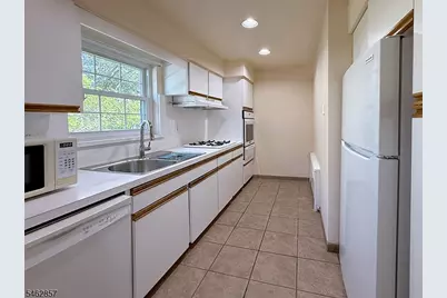 24 Wedgewood Dr #36, Verona, NJ 07044 - Photo 8