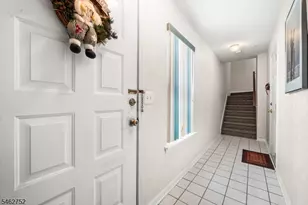 3401 Scenic Ct, Denville, NJ 07834 - Photo 4