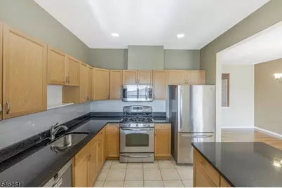 370 Summerhill Dr, Parsippany, NJ 07950 - Photo 4