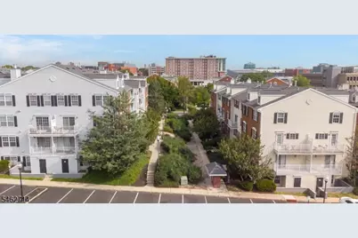37 Vaughan Dr, Newark, NJ 07103 - Photo 8