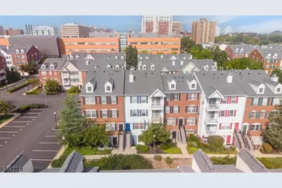 37 Vaughan Dr, Newark, NJ 07103 - Photo 6