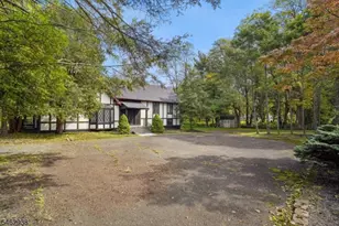2 Twinbrooks Trail, Chester, NJ 07930 - Photo 8