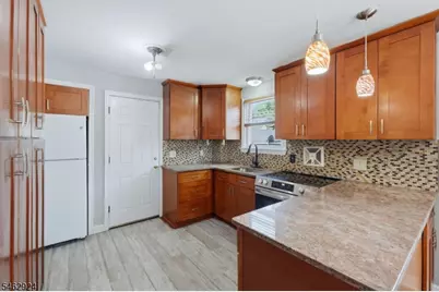635 Robinson Ter, Union Township, NJ 07083 - Photo 8
