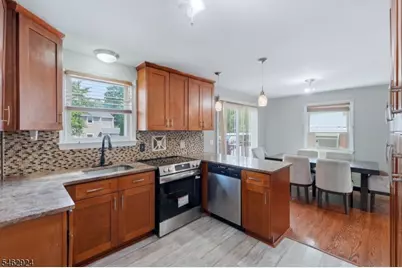 635 Robinson Ter, Union Township, NJ 07083 - Photo 6