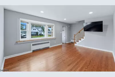 635 Robinson Ter, Union Township, NJ 07083 - Photo 2