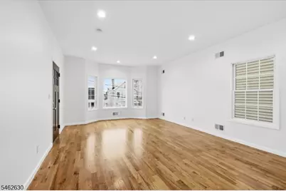 28 Davis St, Harrison, NJ 07029 - Photo 2