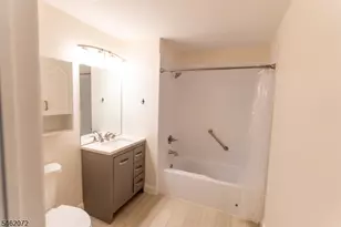 207 Cambridge Ct, Clifton, NJ 07014 - Photo 24