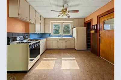 411 Hazel St, Clifton, NJ 07011 - Photo 8