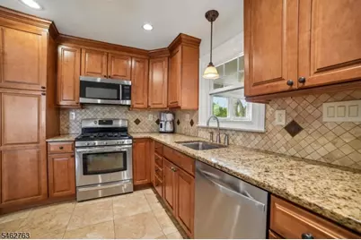 926 Steib Ter, Union Township, NJ 07083 - Photo 8