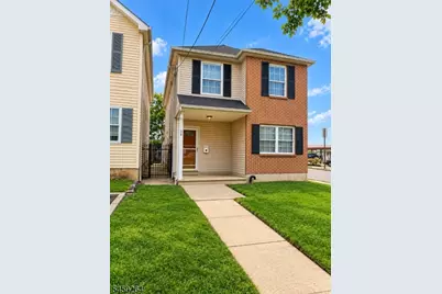 34 Roosevelt St, New Brunswick, NJ 08901 - Photo 1