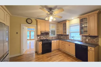 21 Gould Pl #1, Caldwell, NJ 07006 - Photo 2