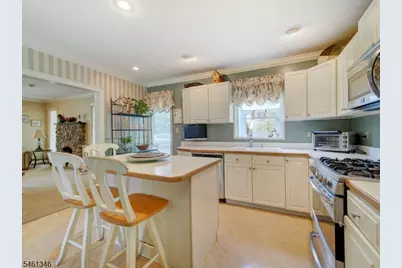 18 Mountain Rd, Roxbury Township, NJ 07852 - Photo 8