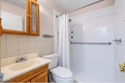 1090 Milton Blvd, Rahway, NJ 07065 - Photo 8