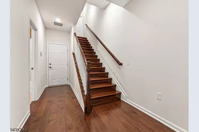 18 Cortland Ct, Livingston, NJ 07039 - Photo 4