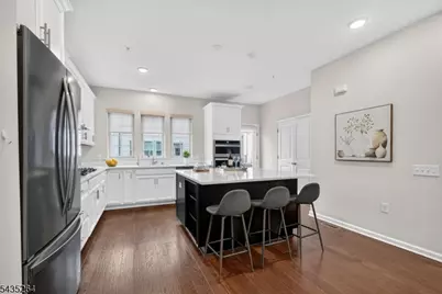 18 Cortland Ct, Livingston, NJ 07039 - Photo 16