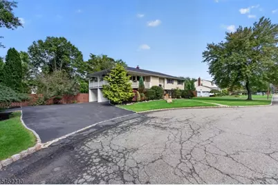 7 Crest Dr, East Hanover Township, NJ 07936 - Photo 4