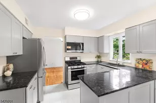 14 Mountain Ave, Warren Township, NJ 07059 - Photo 4