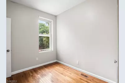 37 Emmet St, Newark, NJ 07114 - Photo 16