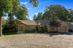 7 Banta Rd, Kinnelon, NJ 07405 - Photo 1