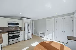 16 Munn St, Montclair, NJ 07042 - Photo 8