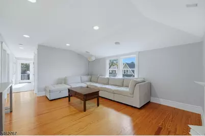 16 Munn St #3, Montclair, NJ 07042 - Photo 4