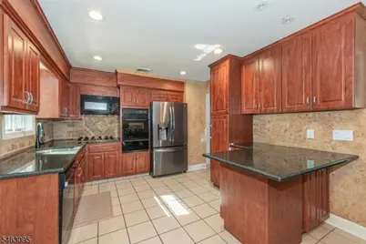 33 Lakeside Ave, Bloomingdale, NJ 07403 - Photo 10
