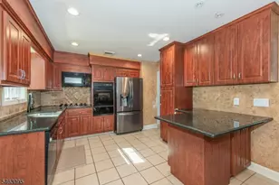 33 Lakeside Ave, Bloomingdale, NJ 07403 - Photo 10