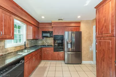 33 Lakeside Ave, Bloomingdale, NJ 07403 - Photo 12