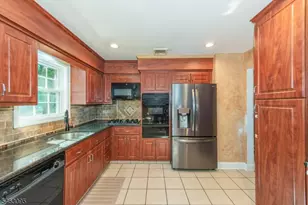33 Lakeside Ave, Bloomingdale, NJ 07403 - Photo 12