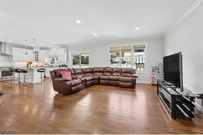 16 Stuyvesant Ct, Clifton, NJ 07013 - Photo 10
