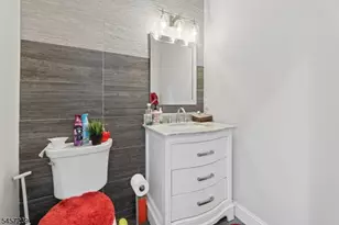 16 Stuyvesant Ct, Clifton, NJ 07013 - Photo 12
