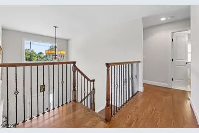 16 Stuyvesant Ct, Clifton, NJ 07013 - Photo 20