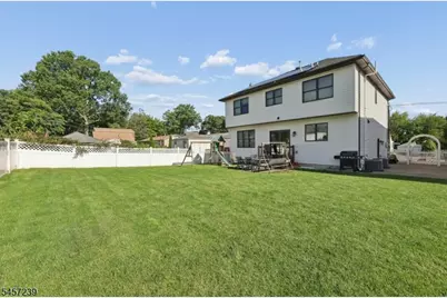 16 Stuyvesant Ct, Clifton, NJ 07013 - Photo 4