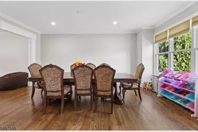 16 Stuyvesant Ct, Clifton, NJ 07013 - Photo 14
