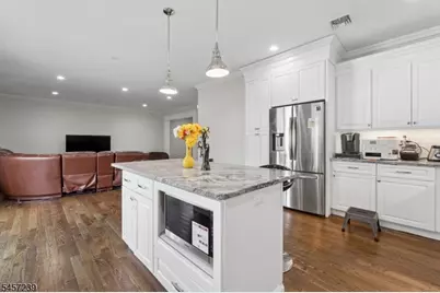 16 Stuyvesant Ct, Clifton, NJ 07013 - Photo 8