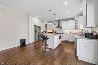 16 Stuyvesant Ct, Clifton, NJ 07013 - Photo 6