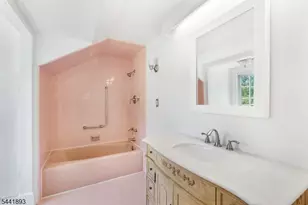 401 Bloomsbury Rd, Franklin Township, NJ 08804 - Photo 22