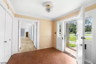 401 Bloomsbury Rd, Franklin Township, NJ 08804 - Photo 4